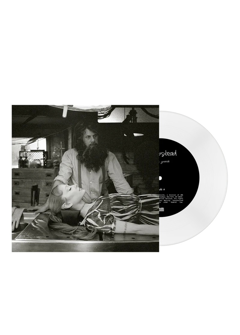 Portada de la portada del vinilo de 7 pulgadas de Ariana Grande – Hampstead / Past Life, con arte de la portada.