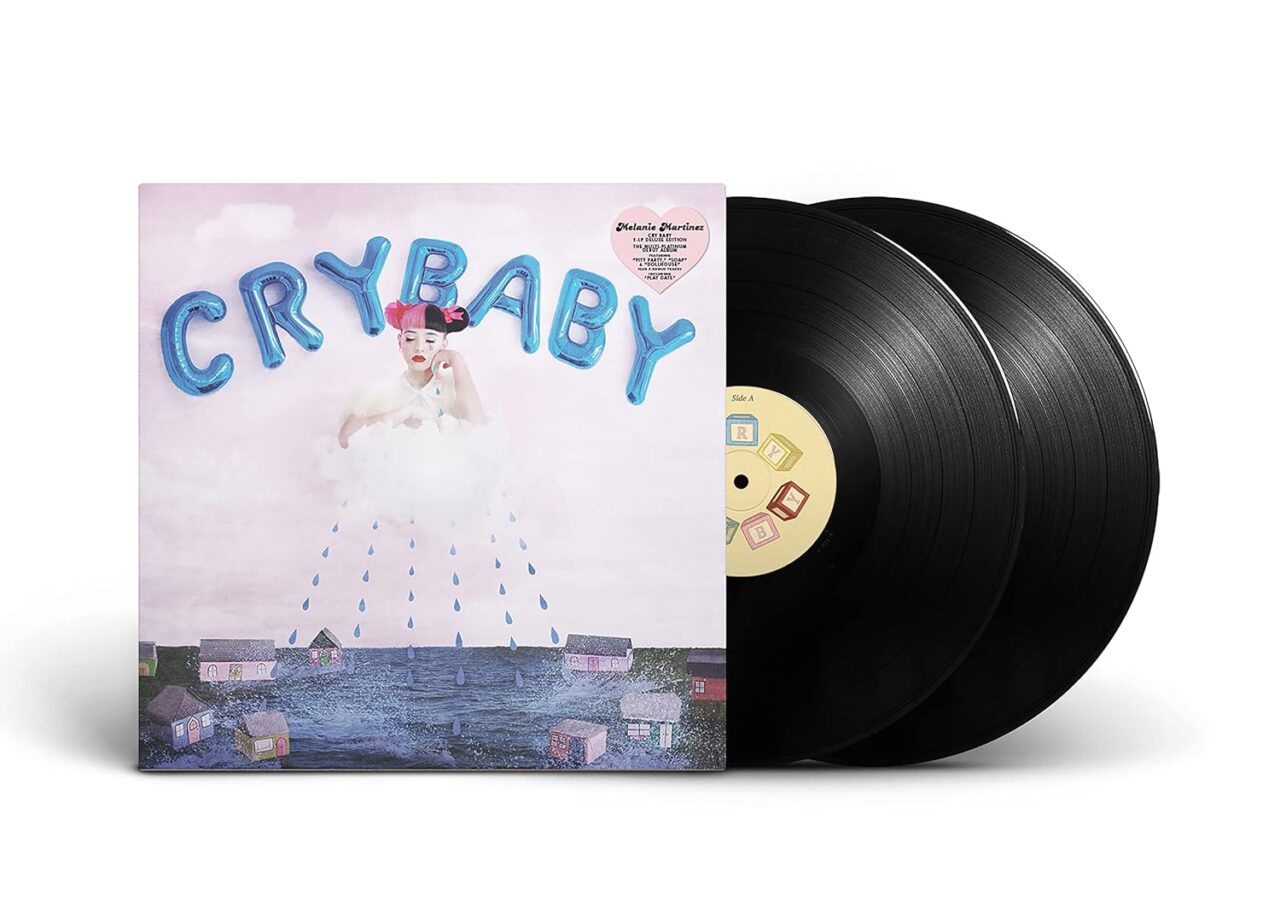 Vinilo usado de Melanie Martinez, Cry Baby, en portada con ilustraciones coloridas, de la marca Oh My Cd!