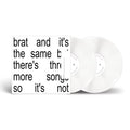 Vinilo blanco de Charli XCX "Brat" con portada y etiquetas visibles, parte del álbum con canciones adicionales, de la marca Oh My CD.