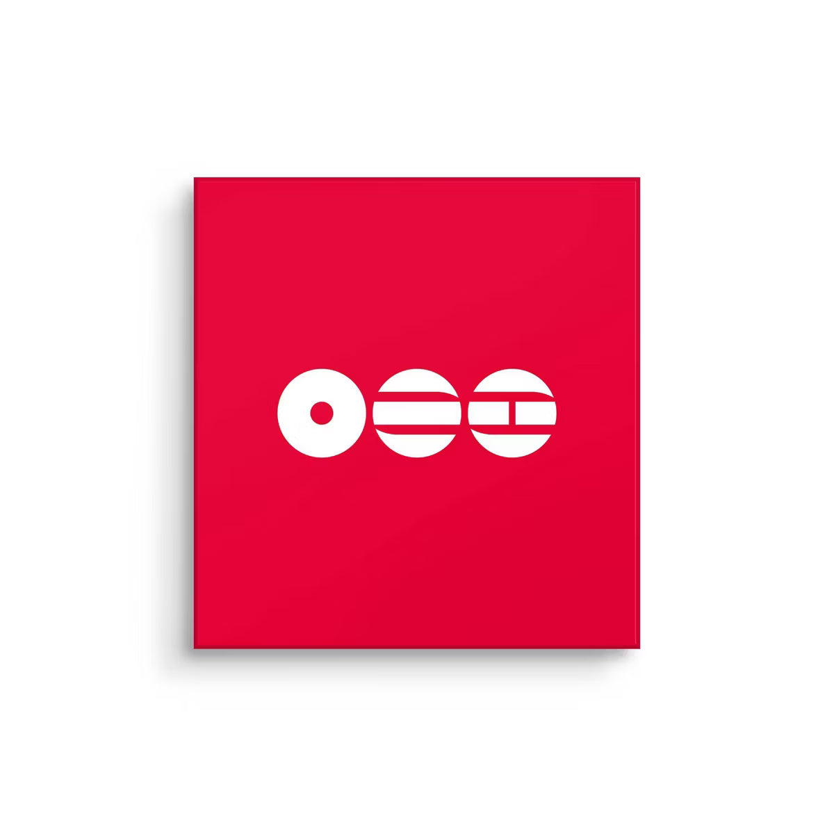 Set de caja de CD con etiqueta de viaje BTS – ARIRANG, con diseño colorido y detalles del grupo surcoreano en la portada.