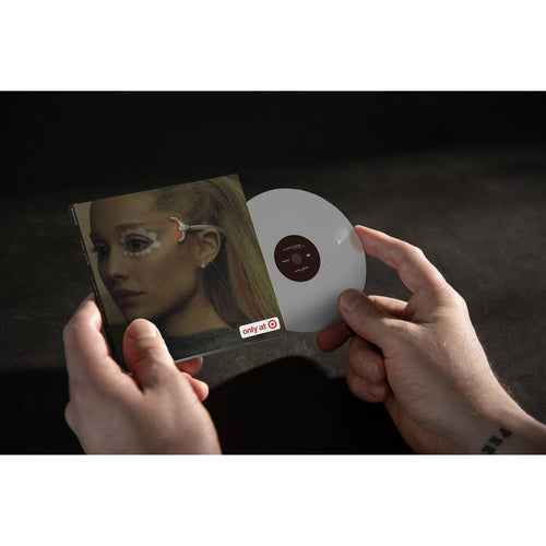 Vinilo pequeño de 4 pulgadas de Ariana Grande, "We Can’t Be Friends" e "Imperfect For You", en la portada del álbum de Oh My Cd!