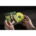 Vinilo pequeño de 4 pulgadas de Kacey Musgraves, con portada de Deeper Well y Too Good To Be True, en la colección de Oh My Cd.