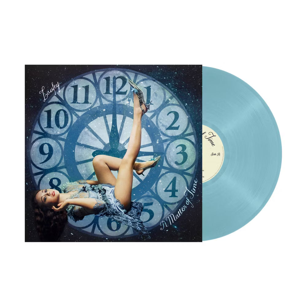 Vinilo de Laufey, "A Matter Of Time", de la marca Oh My Cd!, con portada que muestra la artista en un estilo artístico.