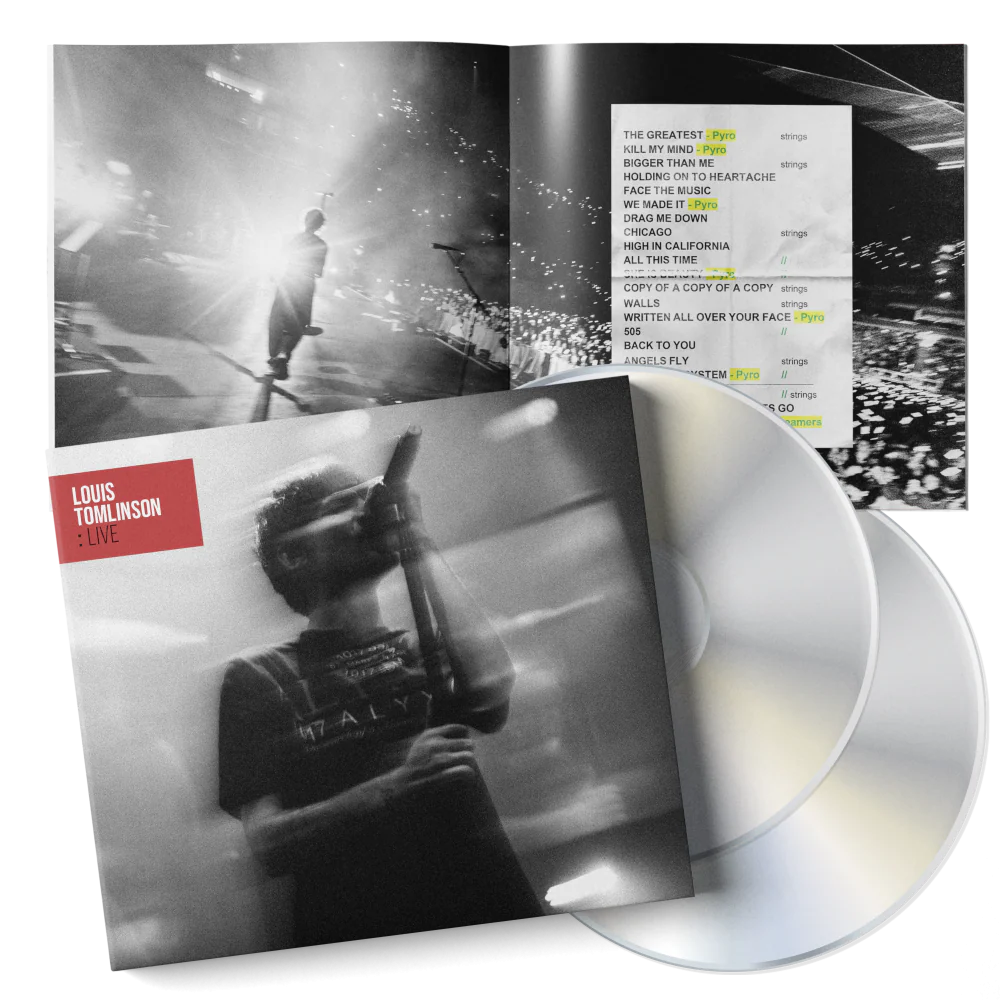 Portada del álbum Louis Tomlinson – LIVE en doble CD, con imagen del artista en la portada del disco.